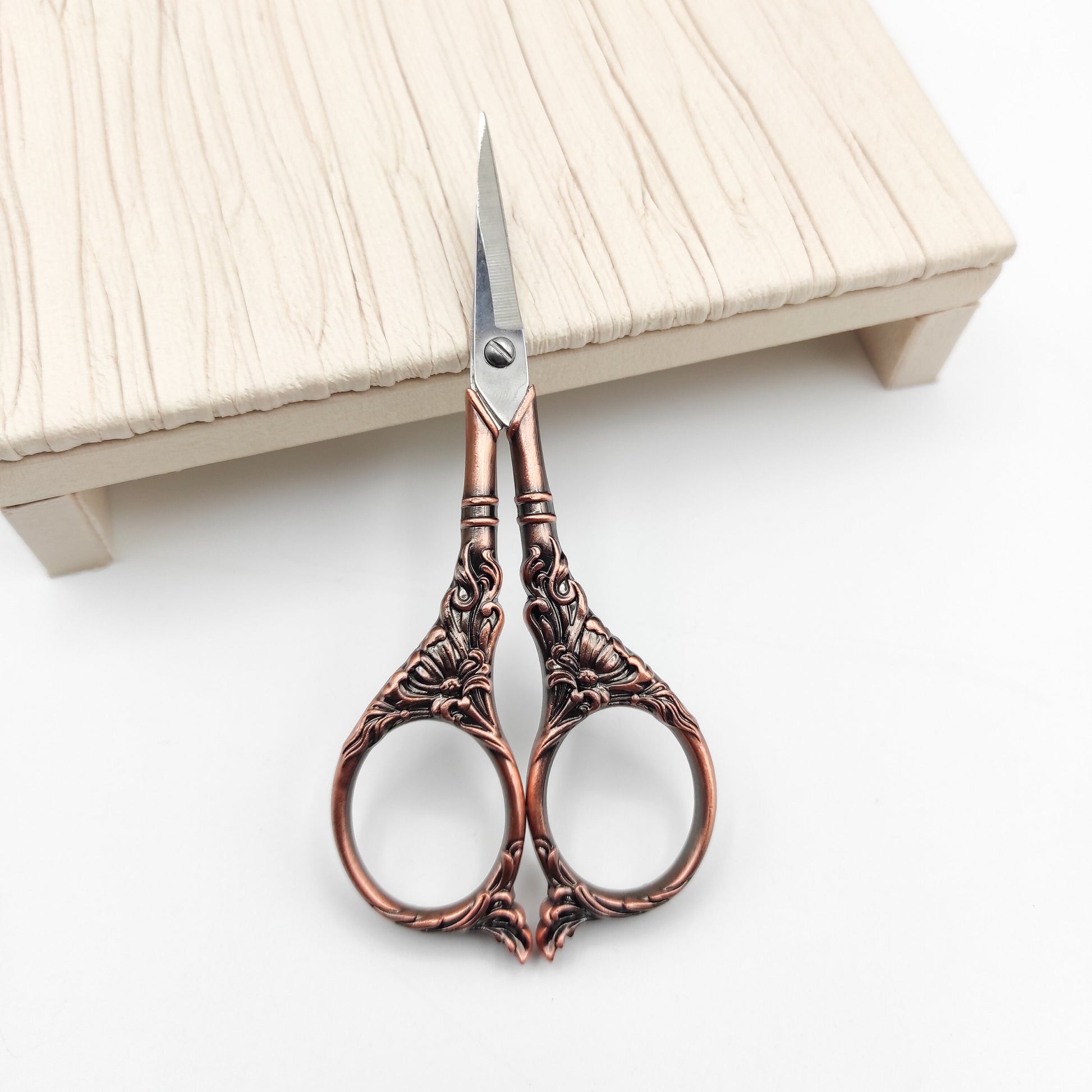 Lily Vintage Style scissor, Embroidery/Quilting/Thread/Sewing/Knitting/Cross Stitch Sharp scissor