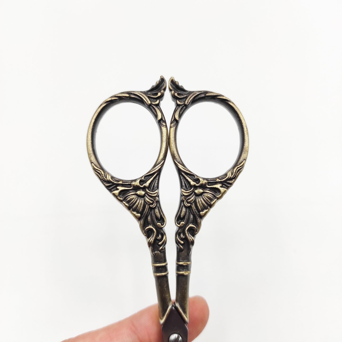 Lily Vintage Style scissor, Embroidery/Quilting/Thread/Sewing/Knitting/Cross Stitch Sharp scissor