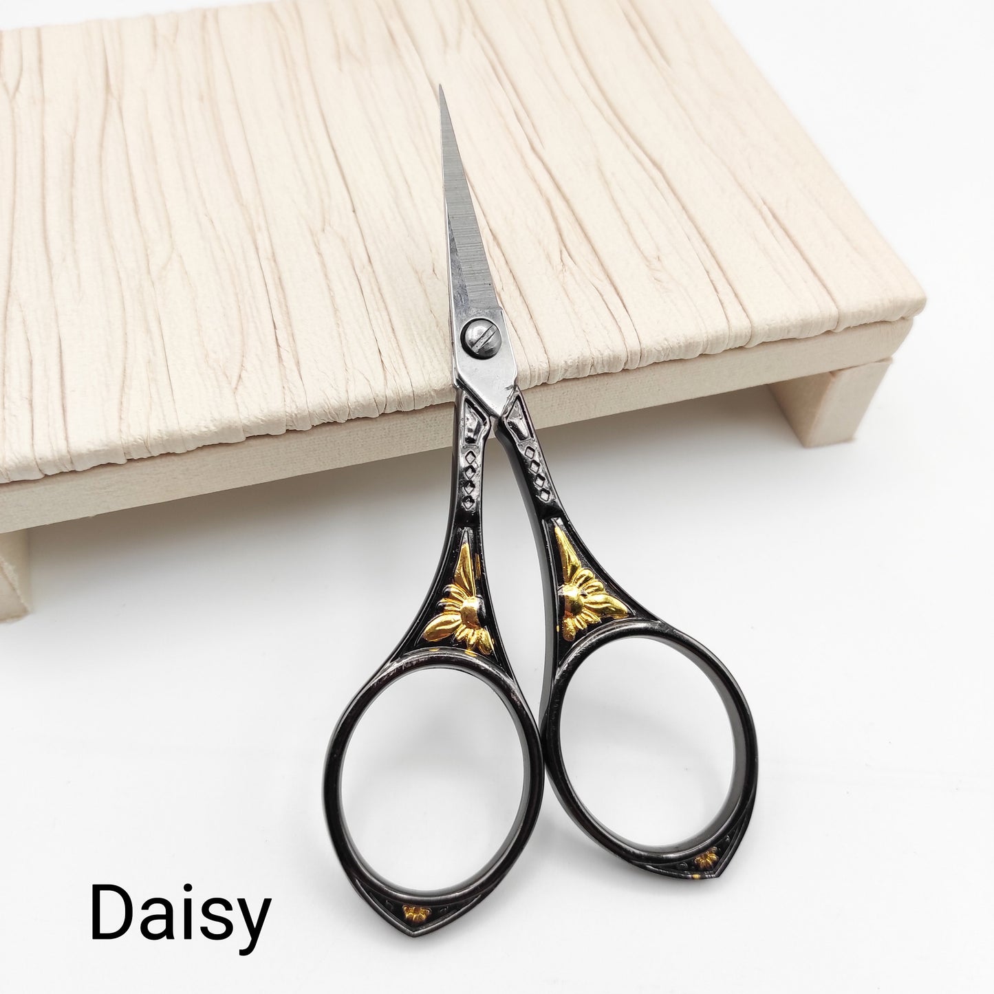 Black and Gold Style scissor, Embroidery/Quilting/Thread/Sewing/Knitting/Cross Stitch Sharp scissor