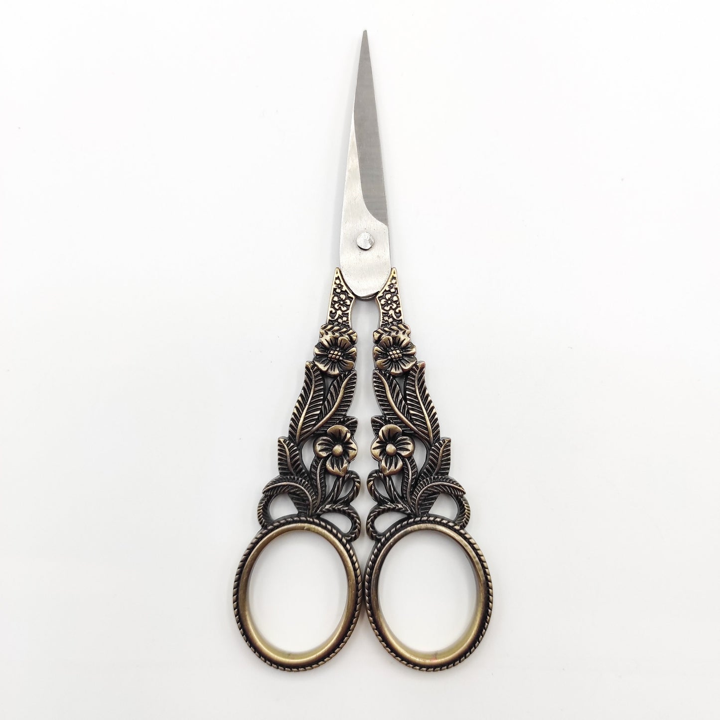 Daffodils Vintage Style scissor, Floral Embroidery/Quilting/Thread/Sewing/Knitting/Cross Stitch Sharp scissor