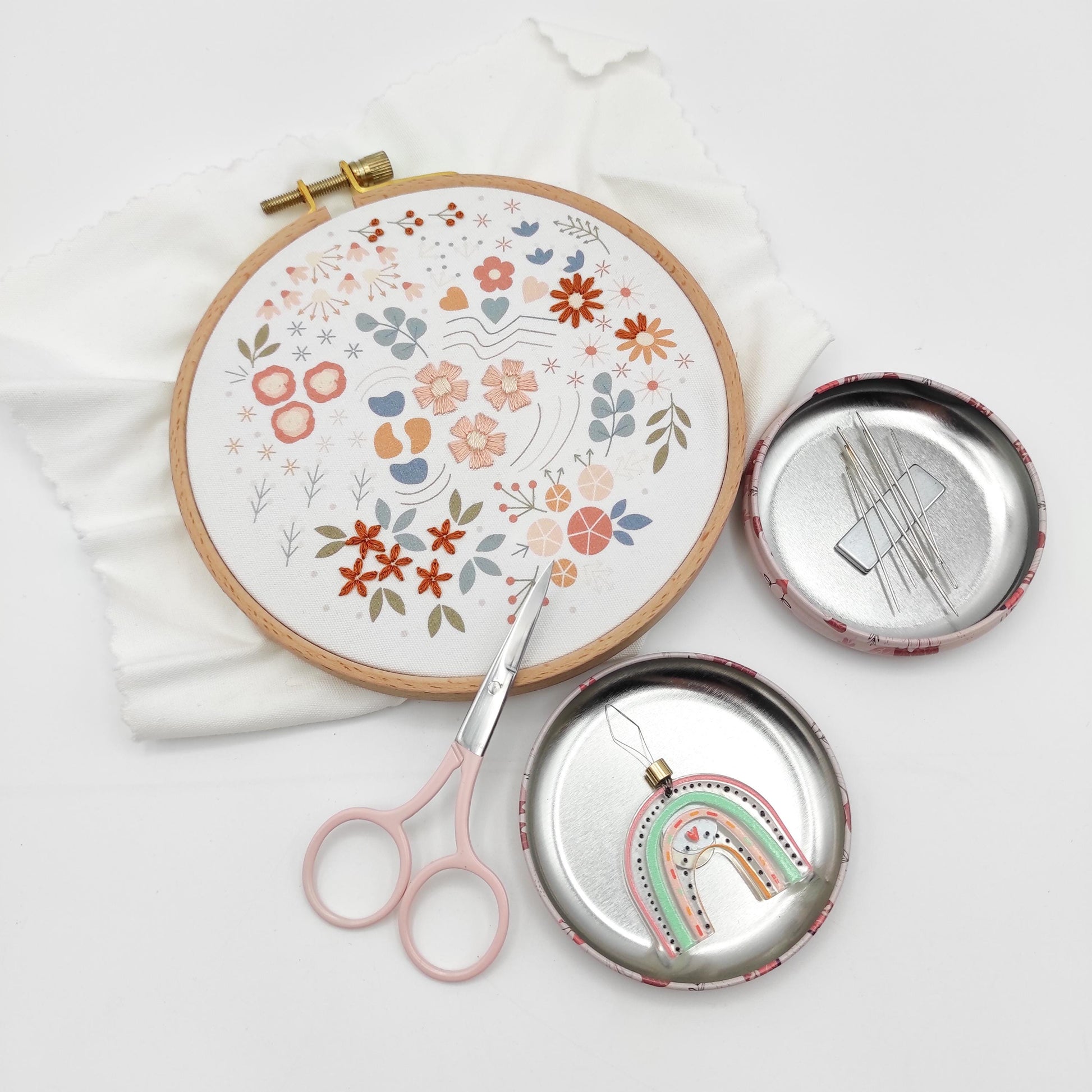 Round Magnetic Needle Case for Embroidery/Cross Stitch/Hand Stitch/Sewing - Modern Style Needle Organizer