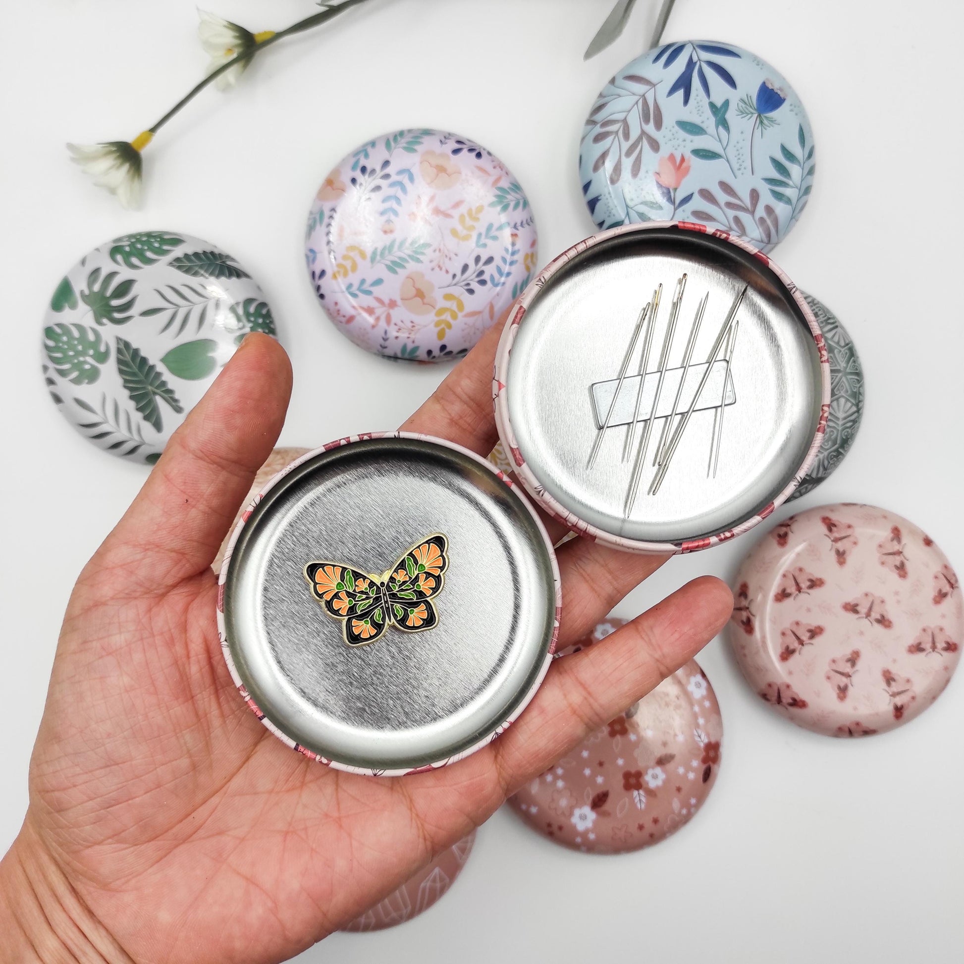 Round Magnetic Needle Case for Embroidery/Cross Stitch/Hand Stitch/Sewing - Modern Style Needle Organizer