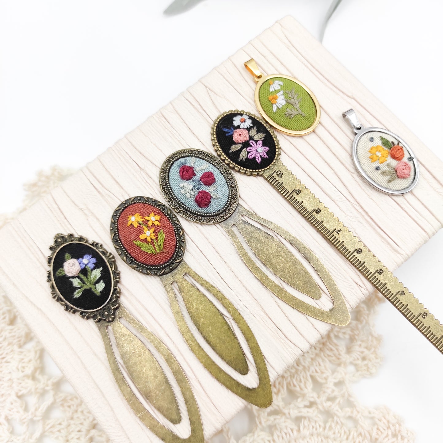 Small Oval Stick & Stitch embroidery patterns, DIY embroidery floral patterns for small oval necklace/bookmark