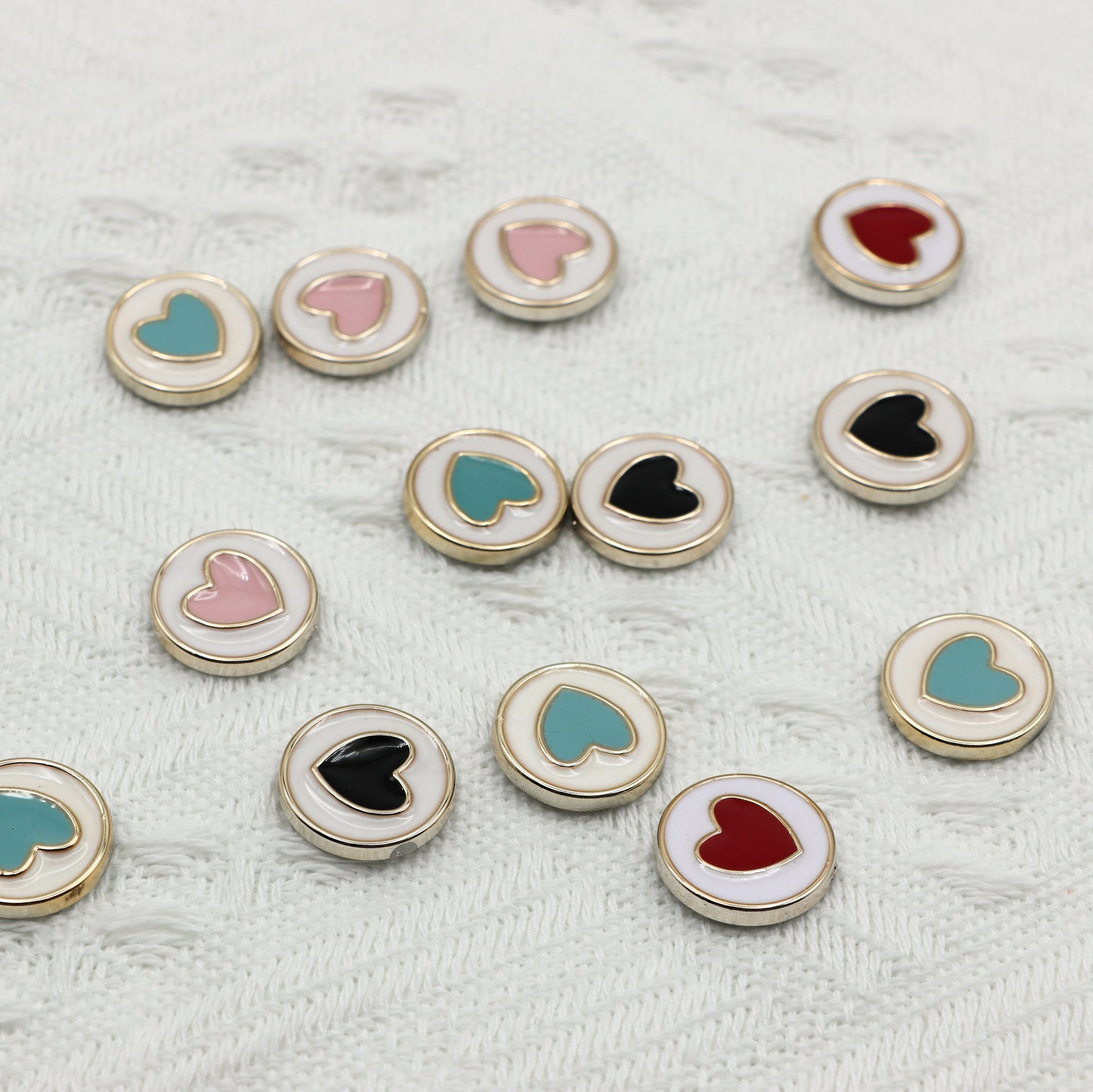 Small Round Heart Resin needle minders, Tiny Needle Minder for Embroidery, Cross Stitch, Needle work, needlecraft projects and sewing.