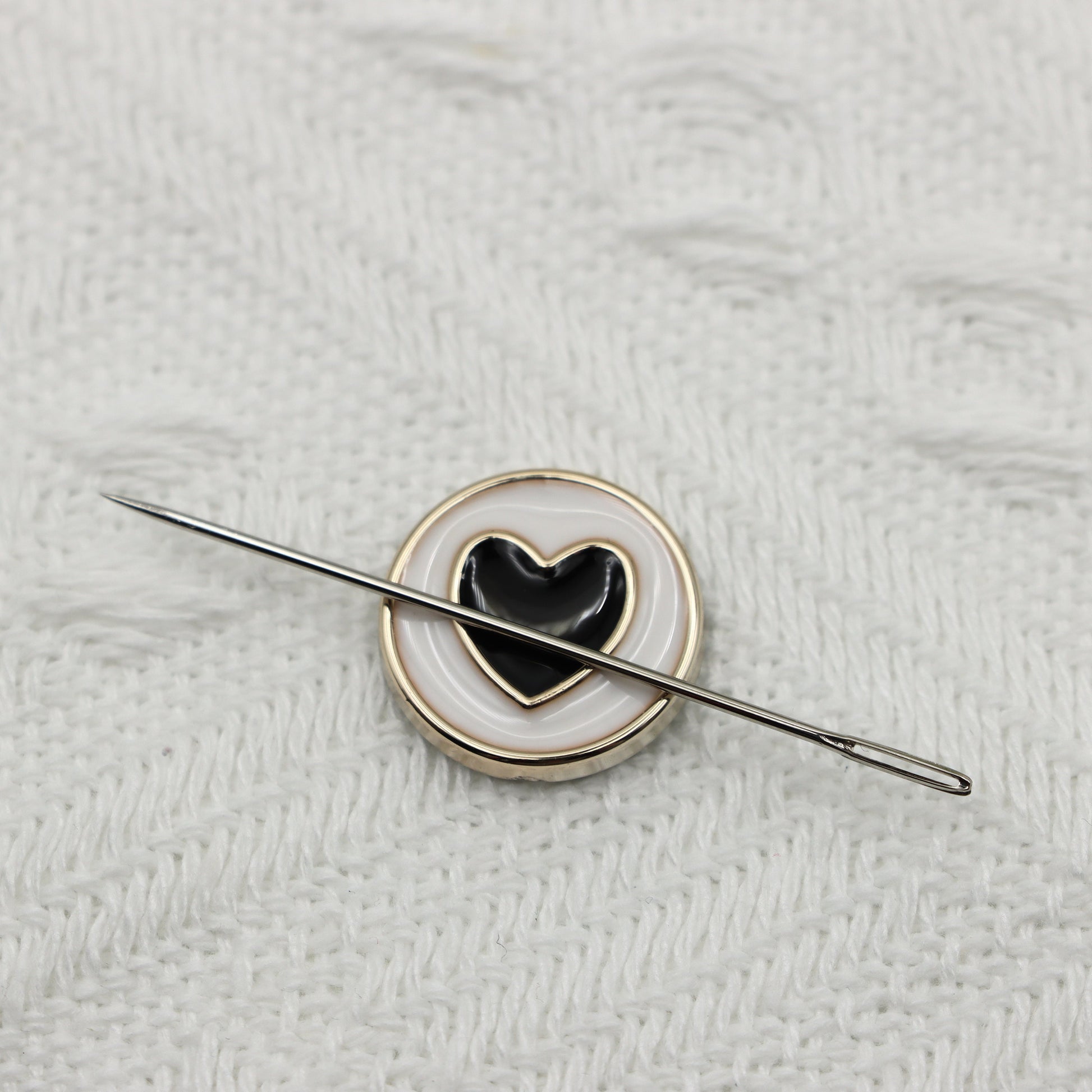 Small Round Heart Resin needle minders, Tiny Needle Minder for Embroidery, Cross Stitch, Needle work, needlecraft projects and sewing.