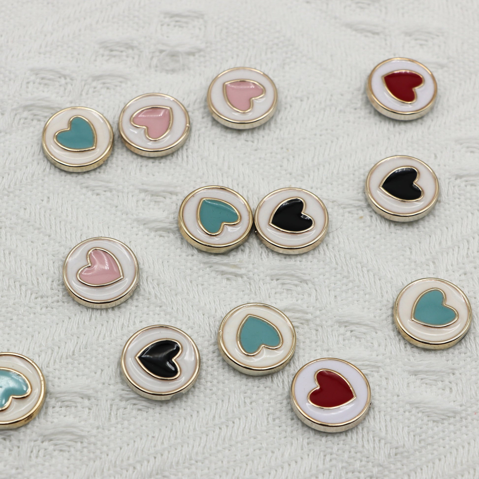 Small Round Heart Resin needle minders, Tiny Needle Minder for Embroidery, Cross Stitch, Needle work, needlecraft projects and sewing.