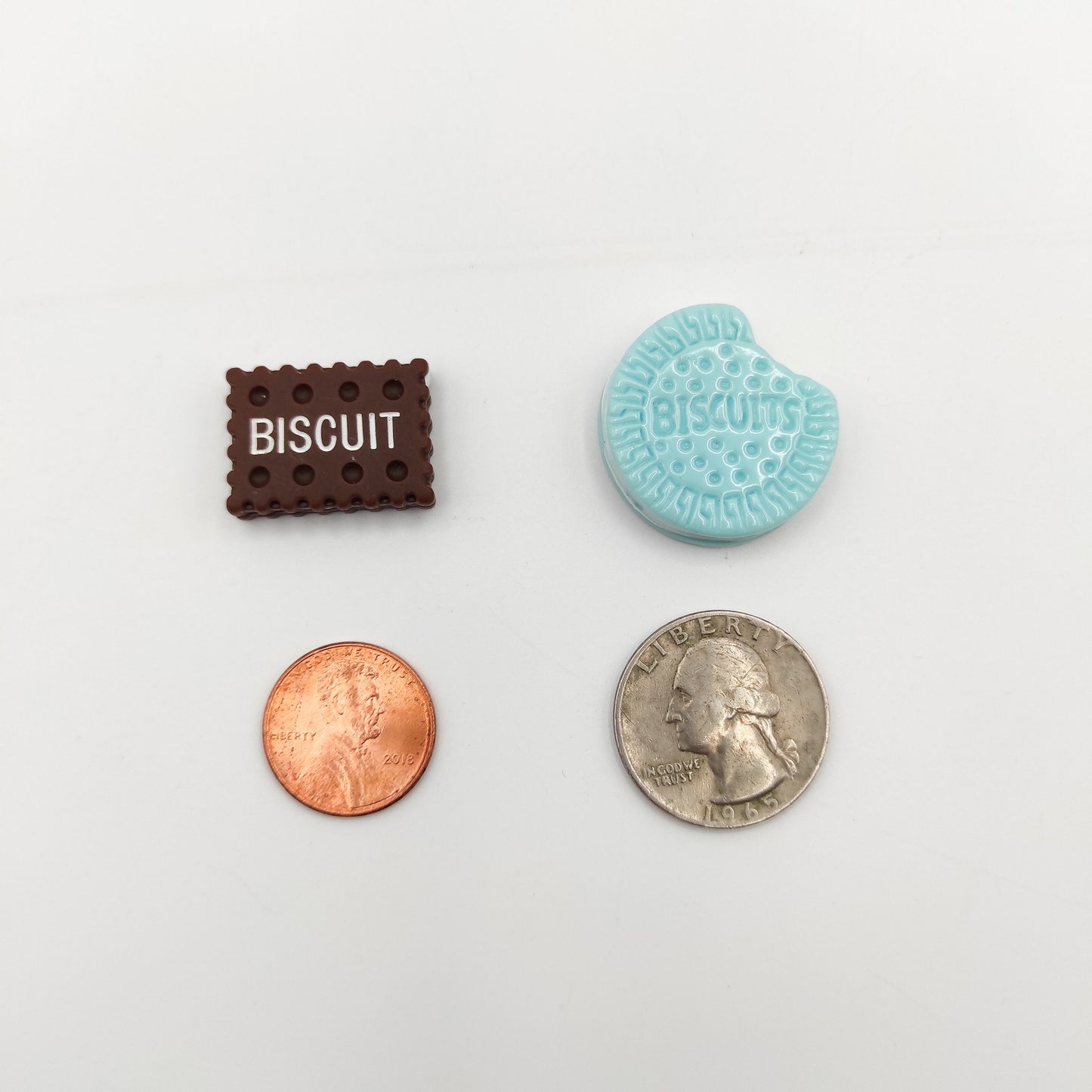 Biscuits Resin needle minders, Cute Needle Minders for Embroidery, Cross Stitch, Needlework, Needlepoint tools, Needle Keeper