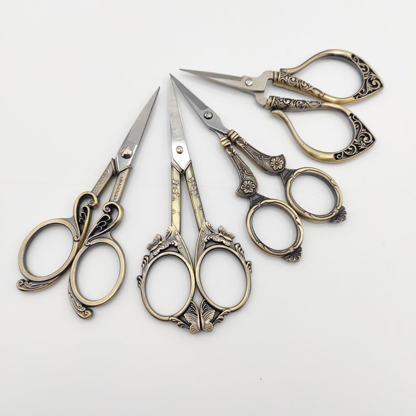 Bronze Vintage Style scissor with sheath, Embroidery/Quilting/Thread/Sewing/Knitting/Cross Stitch Sharp scissor