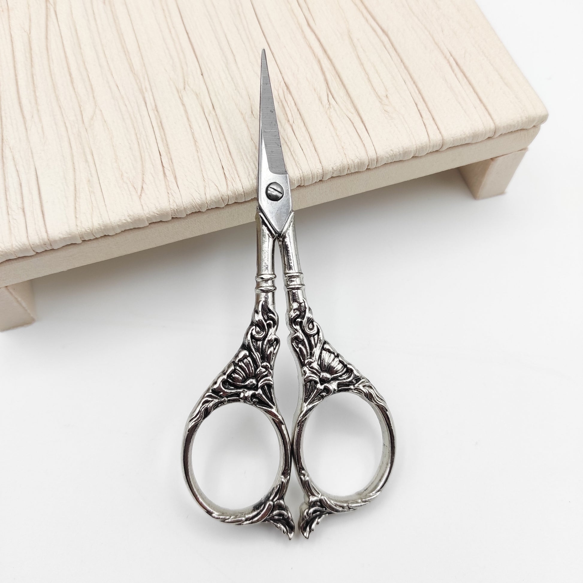 Lily Vintage Style scissor, Embroidery/Quilting/Thread/Sewing/Knitting/Cross Stitch Sharp scissor