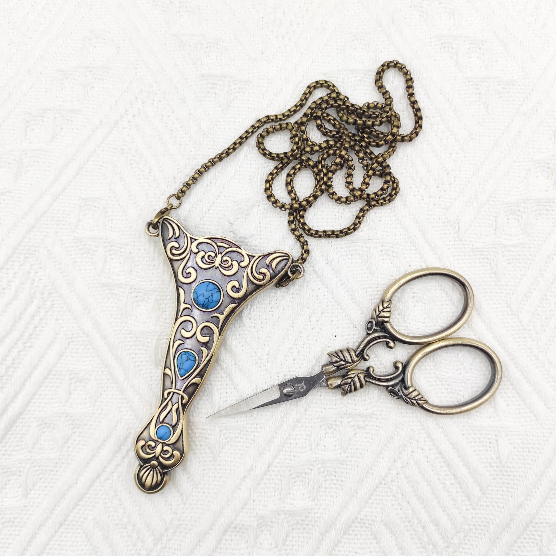 Vintage Style Scissors with sheath and necklace chain, Embroidery/ Cross Stitch/ Craft/ Floss/ Thread/Sewing vintage style scissors