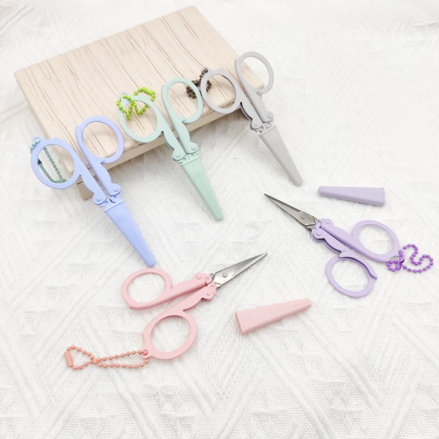 Portable Folding scissors with sheath, Small Travel Embroidery/Cross stitch/Thread/Sewing scissors, stainless steel pocket scissors