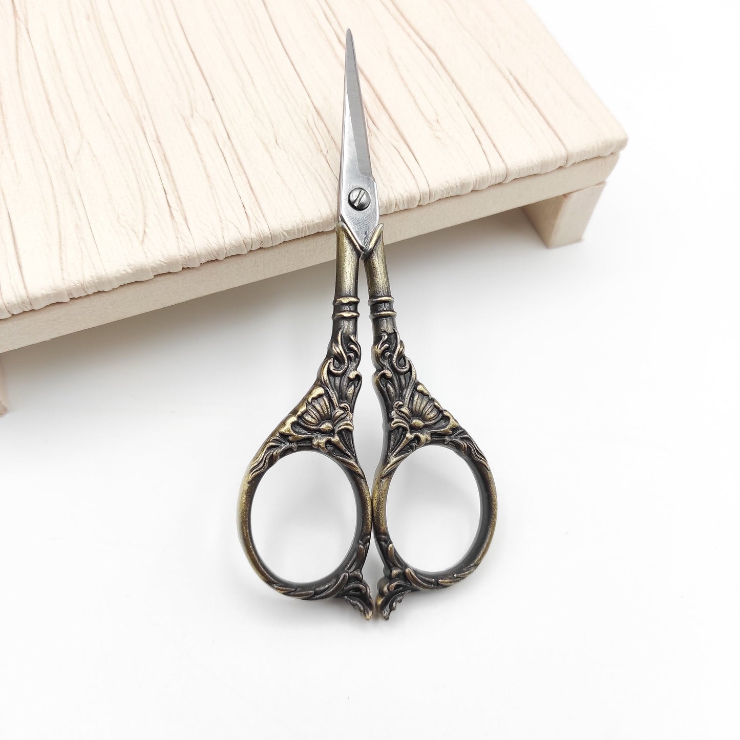 Lily Vintage Style scissor, Embroidery/Quilting/Thread/Sewing/Knitting/Cross Stitch Sharp scissor