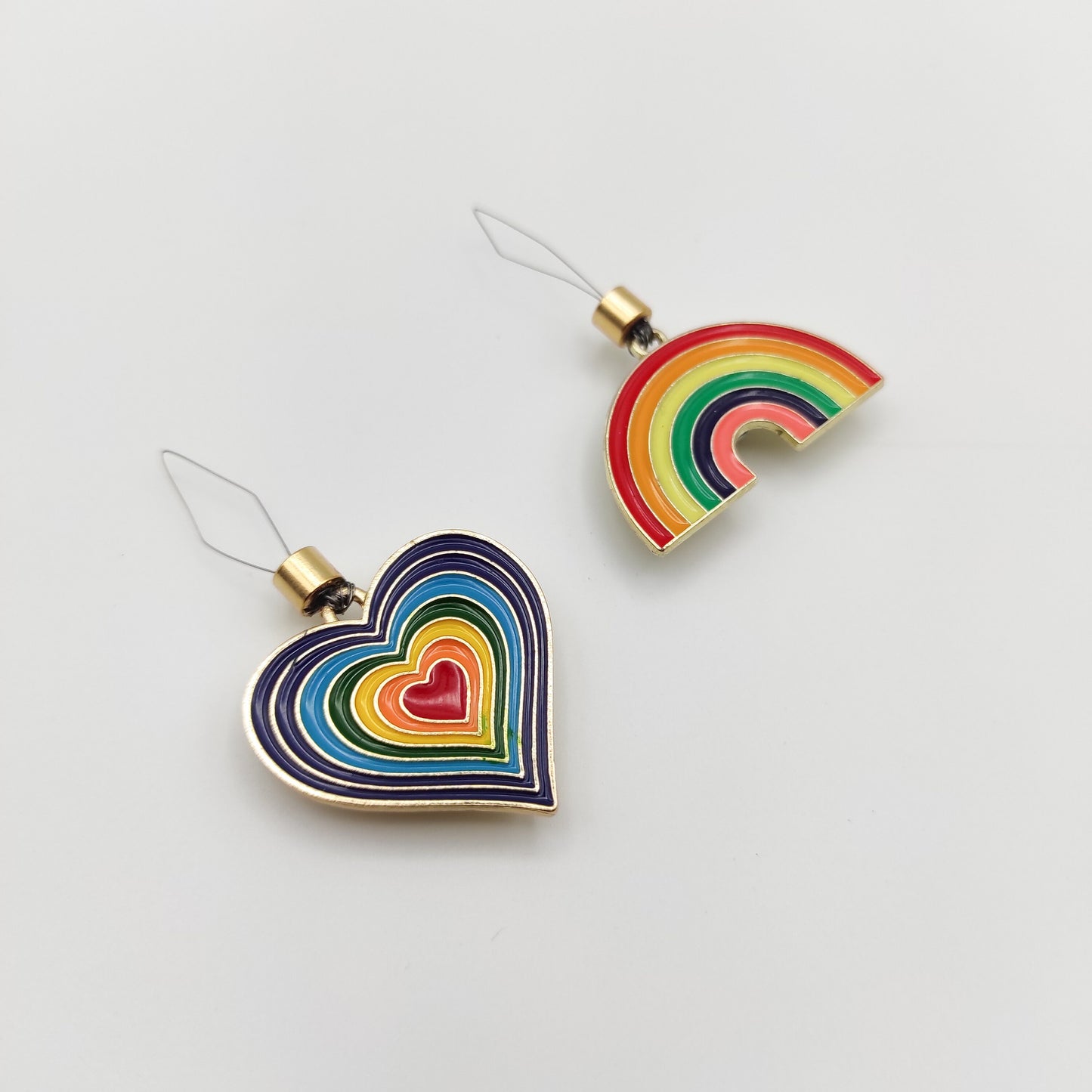 Colorful Heart/ Rainbow Enamel needle minder, Needle Threader for Embroidery/ Cross Stitch/Needle work/Needlecraft/Sewing