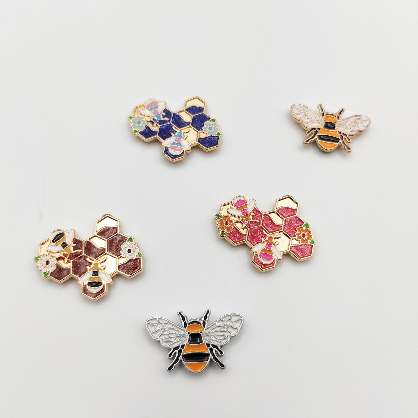 Bee Enamel needle minder /Threader, Bumble Bee Needle Minder, Needle Threader for Embroidery/ Cross Stitch/Needle work/Needlecraft/Sewing.