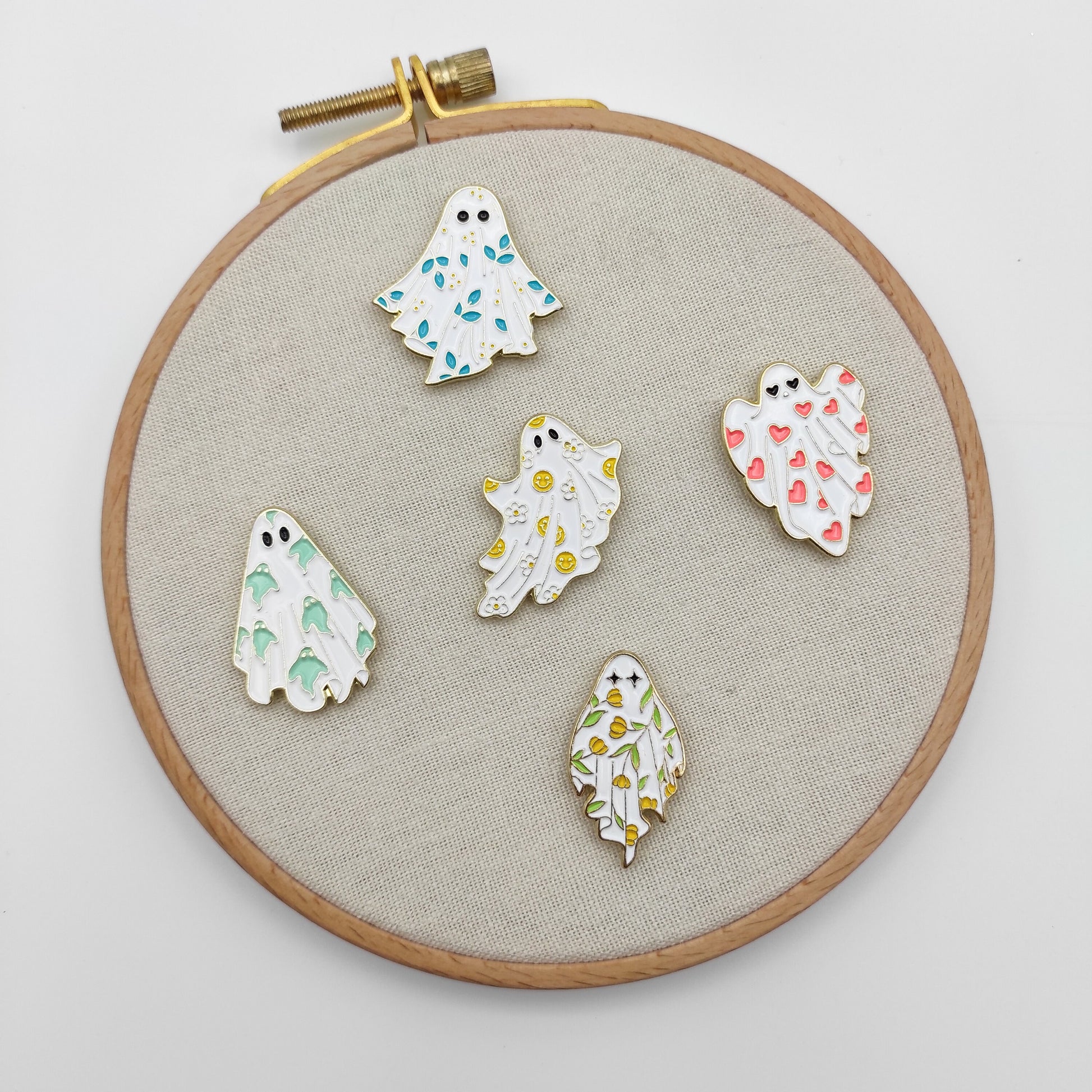 Cute Ghost enamel needle minders, Needle Minder for Embroidery, Cross Stitch, Needle work, needlecraft projects and sewing.