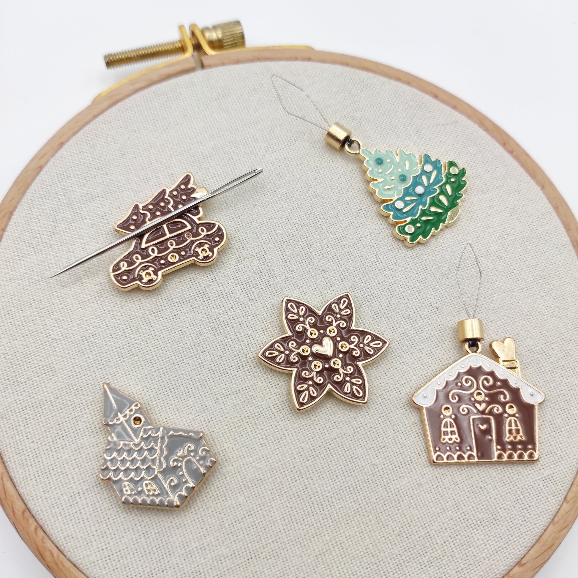 Christmas Enamel Needle Minder, Needle Threader for Embroidery/ Cross Stitch/Needle work/Needlecraft/Sewing.