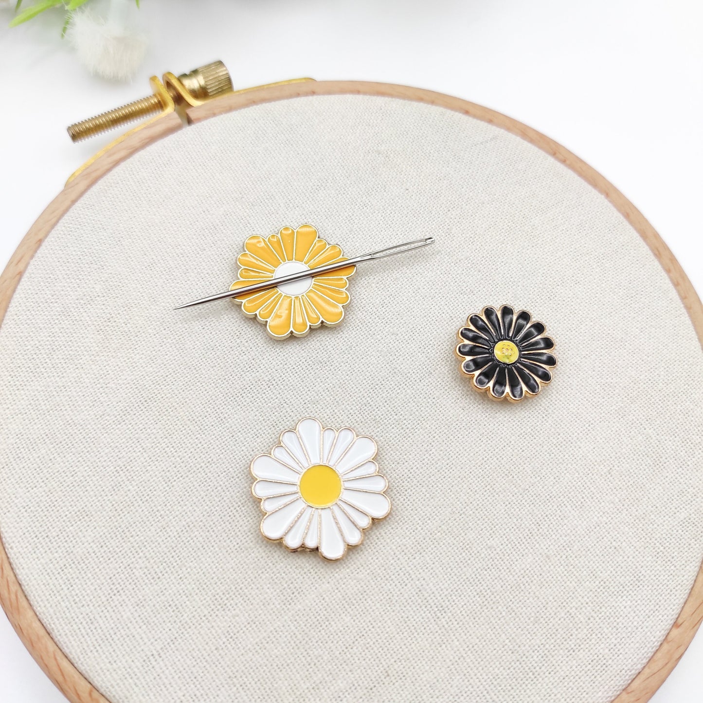 Daisy Enamel needle minders, Needle Minder for Embroidery, Cross Stitch, Needle work, Needle point tools