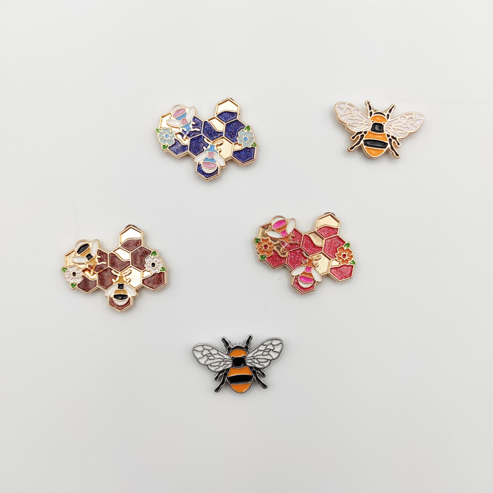 Bee Enamel needle minder /Threader, Bumble Bee Needle Minder, Needle Threader for Embroidery/ Cross Stitch/Needle work/Needlecraft/Sewing.