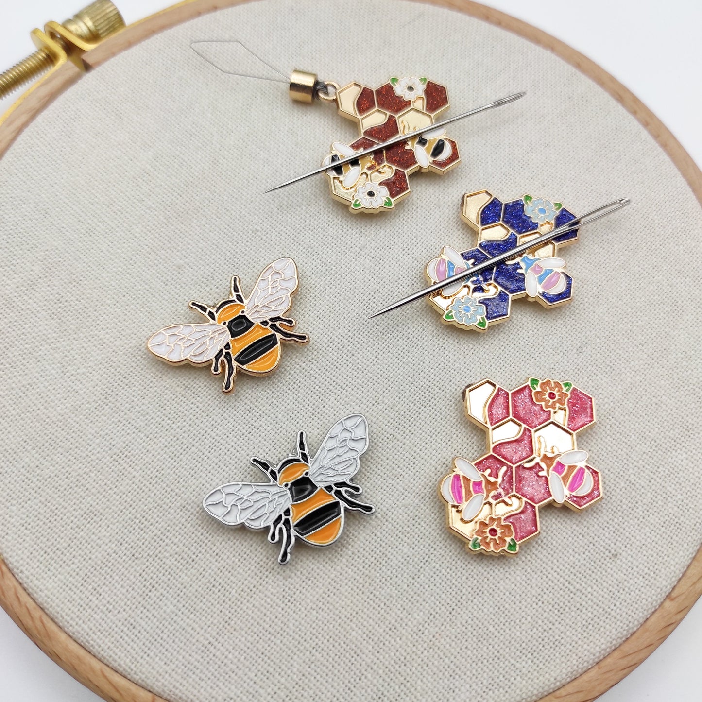 Bee Enamel needle minder /Threader, Bumble Bee Needle Minder, Needle Threader for Embroidery/ Cross Stitch/Needle work/Needlecraft/Sewing.