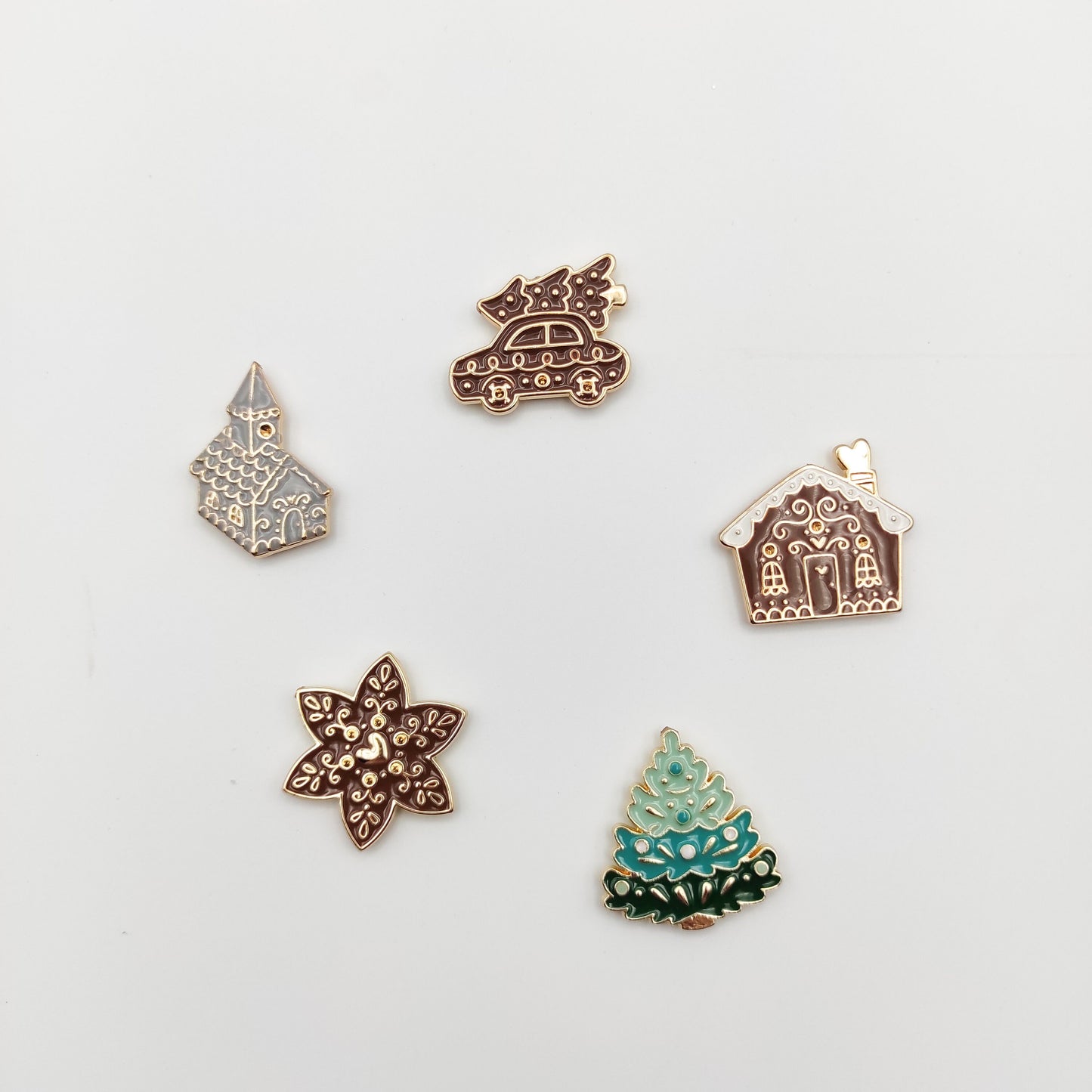 Christmas Enamel Needle Minder, Needle Threader for Embroidery/ Cross Stitch/Needle work/Needlecraft/Sewing.