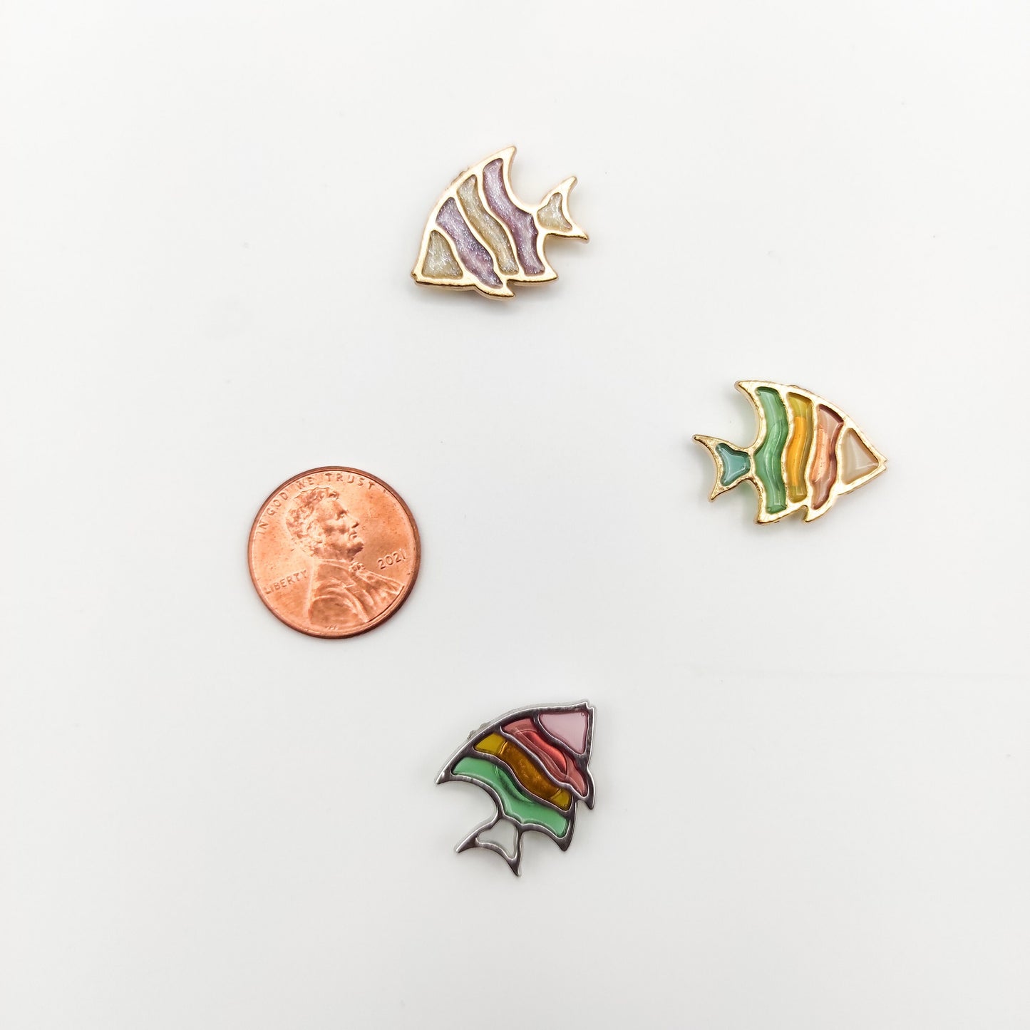 Sea World Enamel Needle Minder, Needle Threader, Jellyfish/Dolphin for Embroidery/Cross Stitch/Needle work/Needlecraft/Sewing