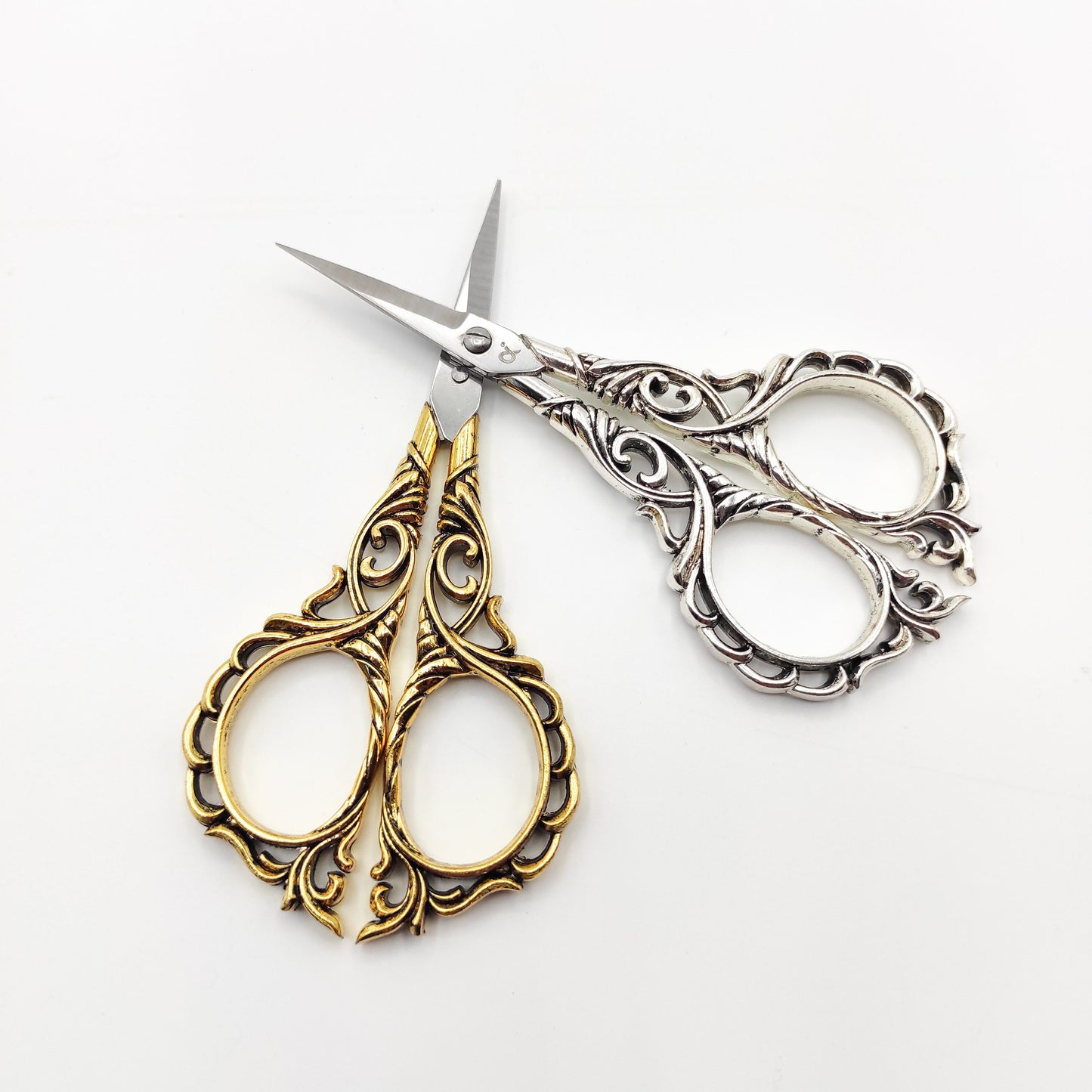 Ornate Pattern Vintage Style scissor, Embroidery/Quilting/Thread/Sewing/Knitting/Cross Stitch Sharp scissor