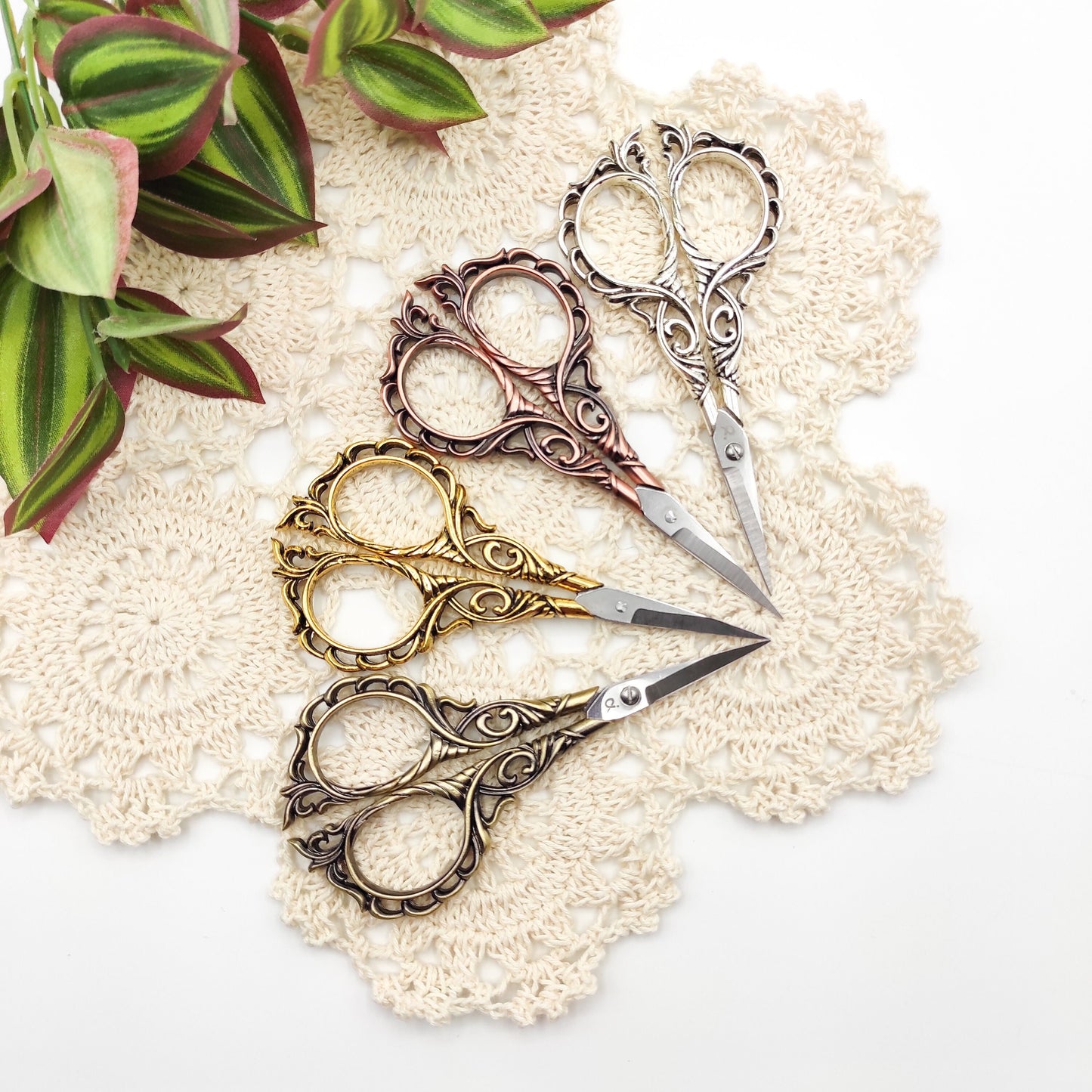 Ornate Pattern Vintage Style scissor, Embroidery/Quilting/Thread/Sewing/Knitting/Cross Stitch Sharp scissor