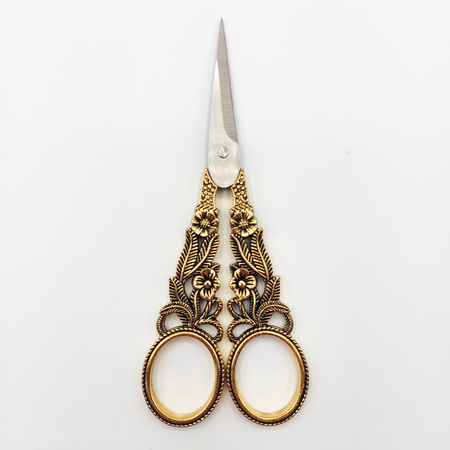 Daffodils Vintage Style scissor, Floral Embroidery/Quilting/Thread/Sewing/Knitting/Cross Stitch Sharp scissor