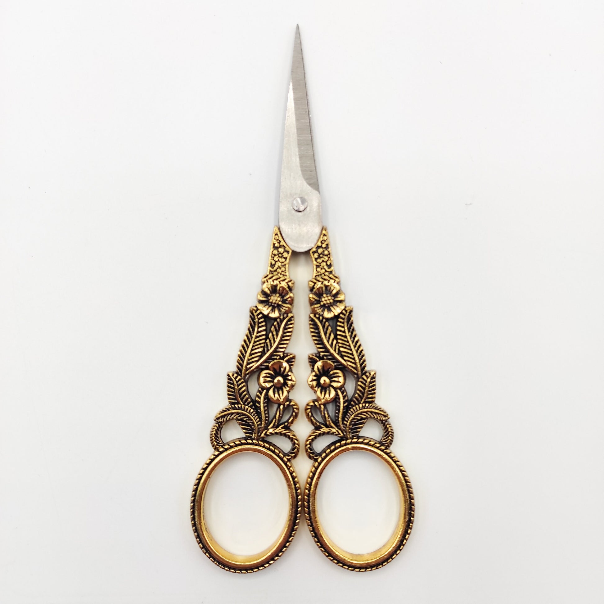 Daffodils Vintage Style scissor, Floral Embroidery/Quilting/Thread/Sewing/Knitting/Cross Stitch Sharp scissor