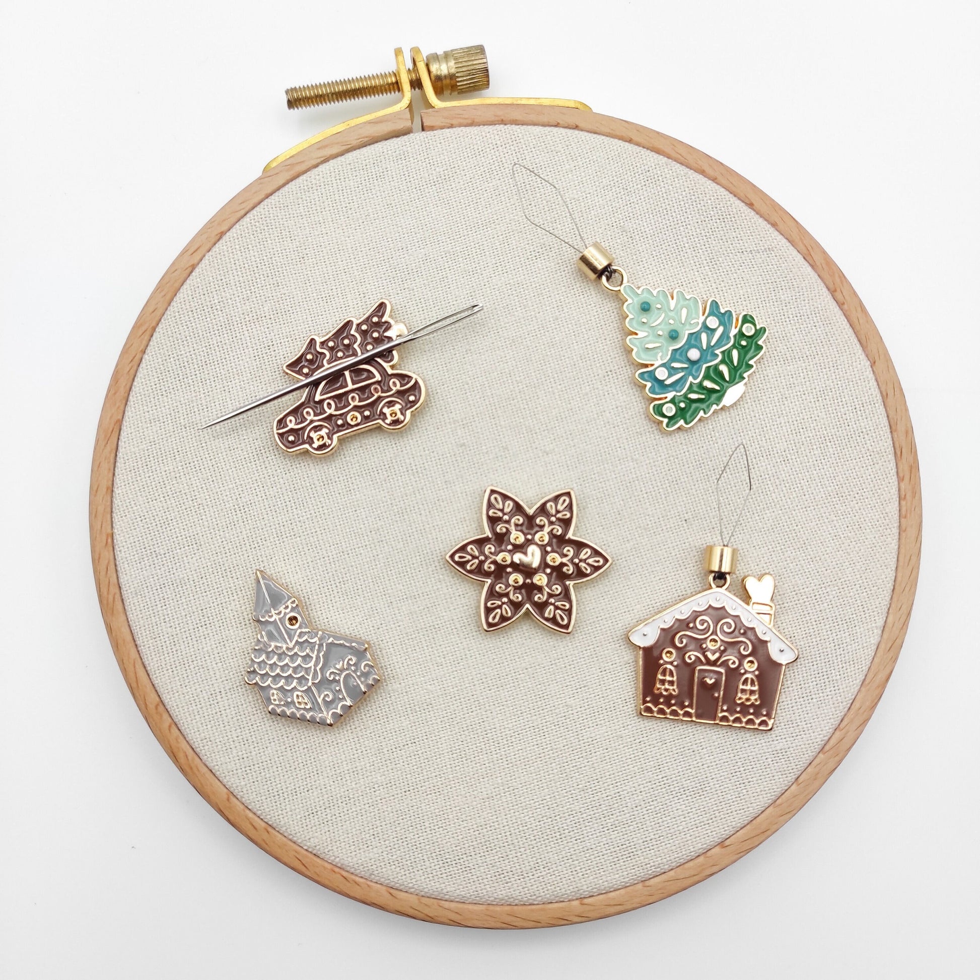 Christmas Enamel Needle Minder, Needle Threader for Embroidery/ Cross Stitch/Needle work/Needlecraft/Sewing.