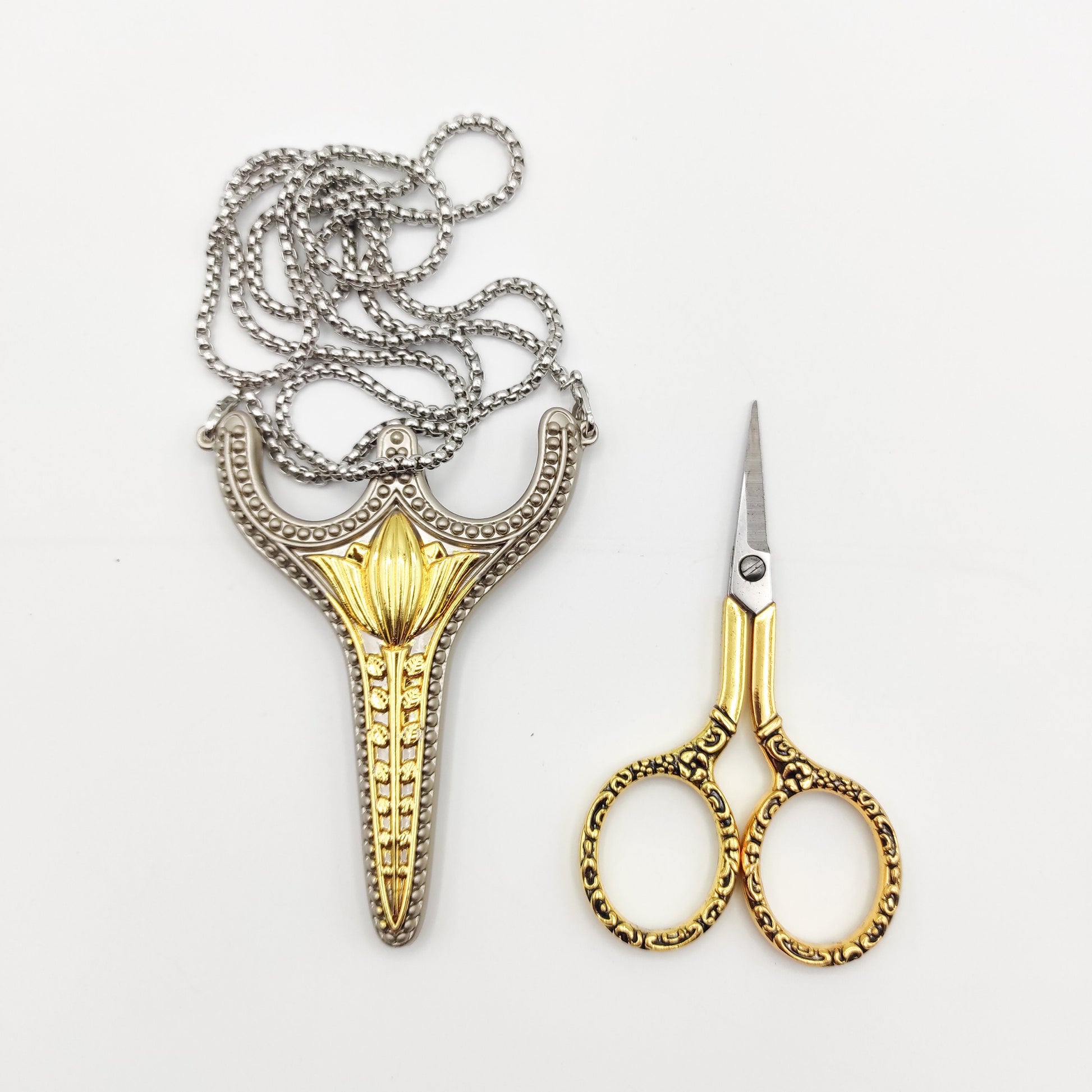 Vintage Style Scissors with sheath and necklace chain, Embroidery/ Cross Stitch/ Craft/ Floss/ Thread/Sewing vintage style scissors