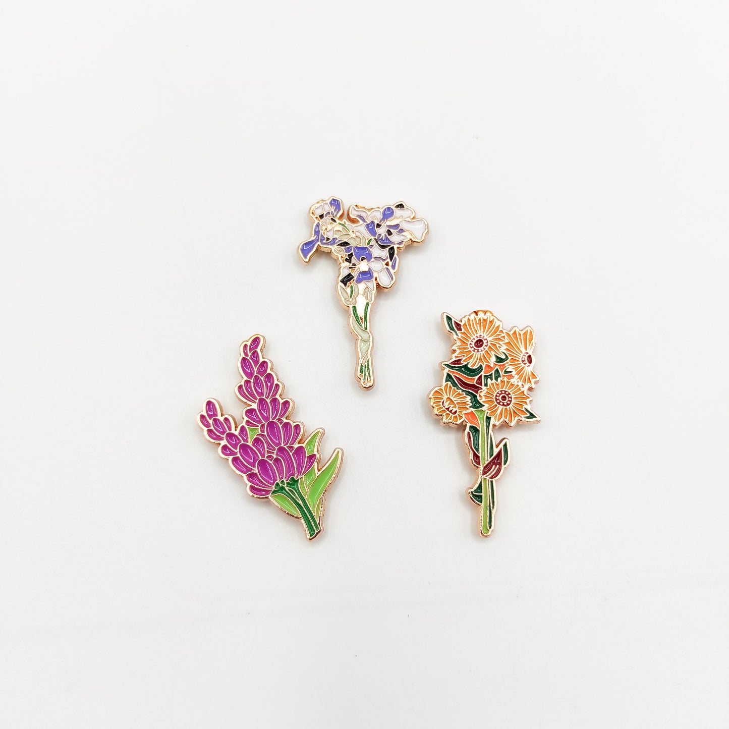 Bouquet Enamel Needle Minder, Floral Needle Minder/ Threader for Embroidery/ Cross Stitch/Needle work/Needlecraft/Sewing.