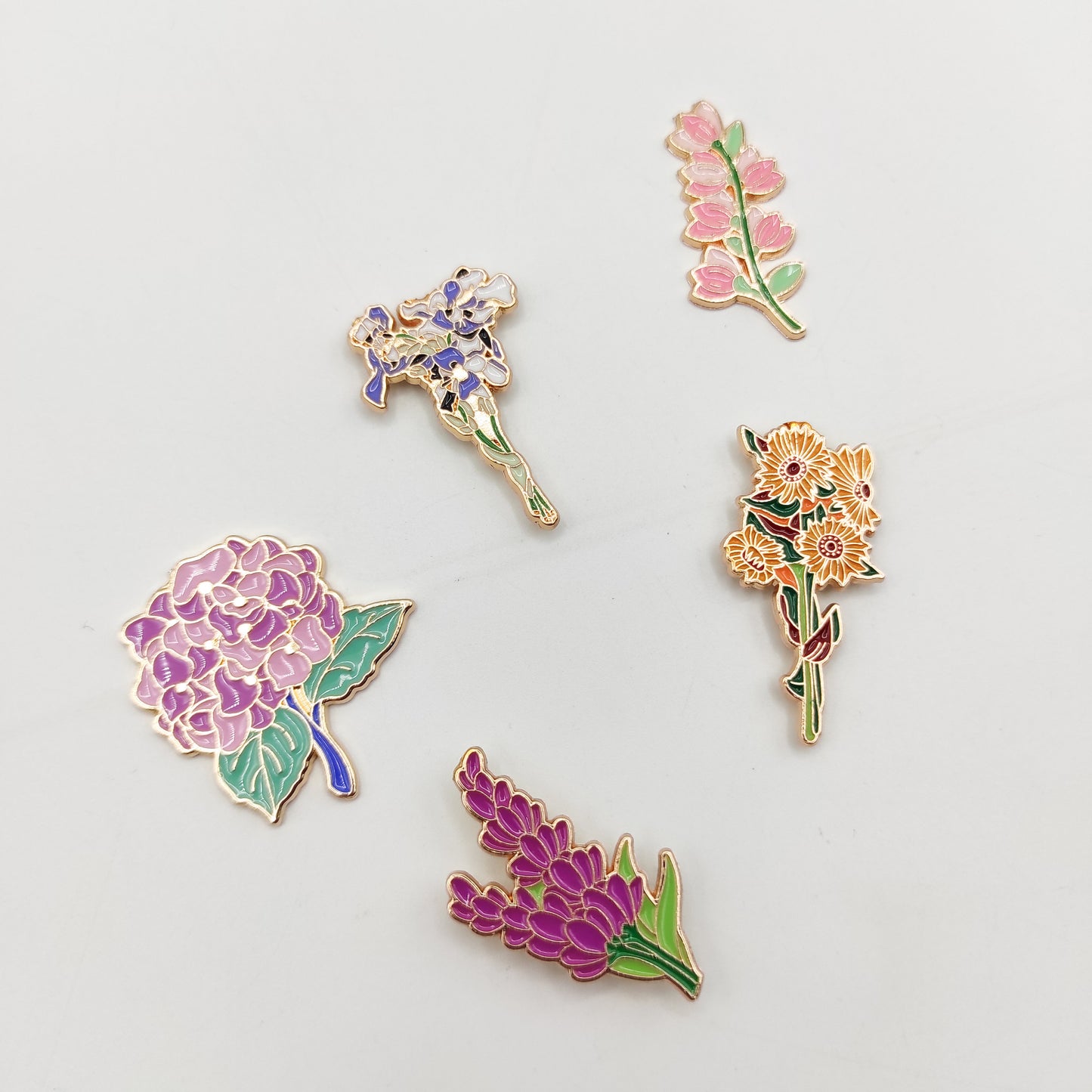 Bouquet Enamel Needle Minder, Floral Needle Minder/ Threader for Embroidery/ Cross Stitch/Needle work/Needlecraft/Sewing.